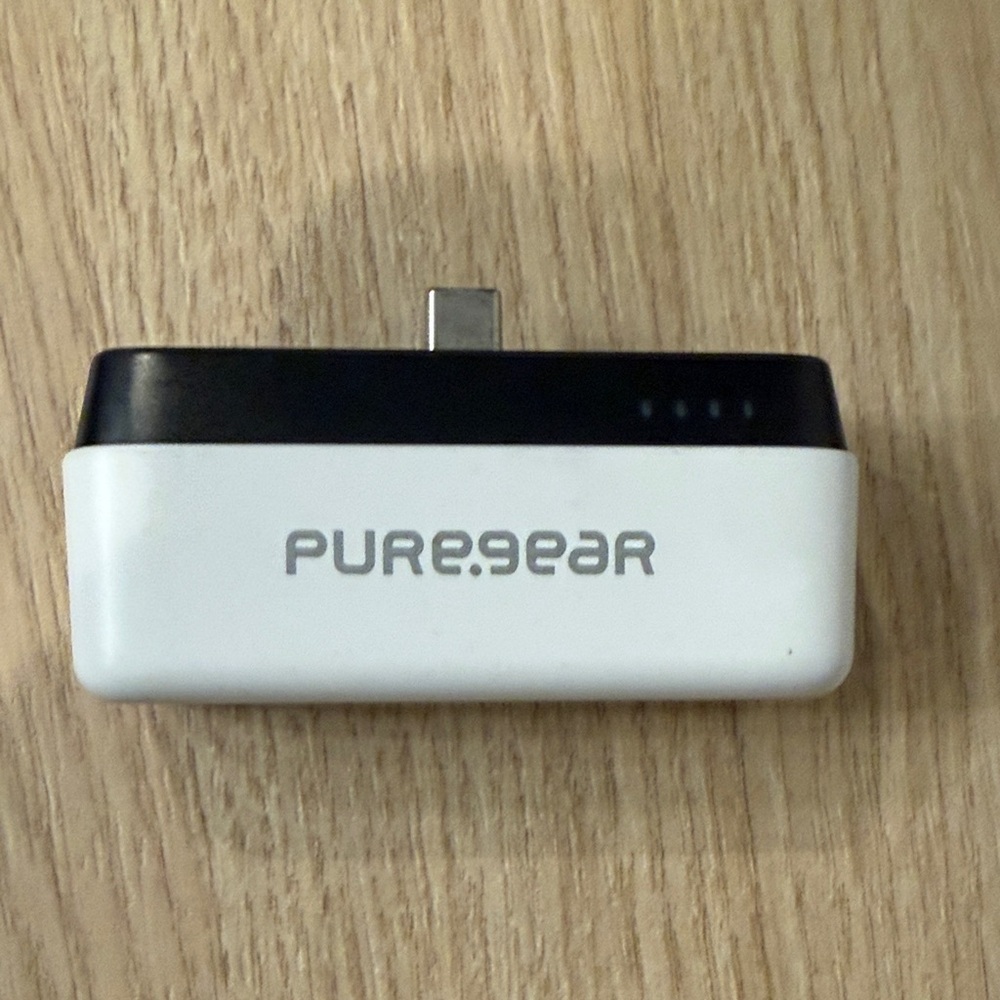 PureGear Black and White Charger